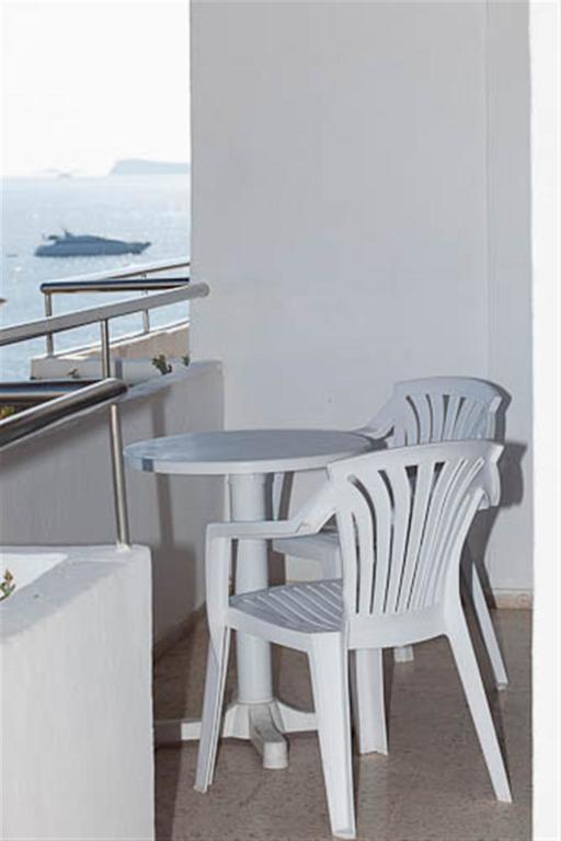 Apartamentos El Moro Сан-Антонио-Абад Экстерьер фото
