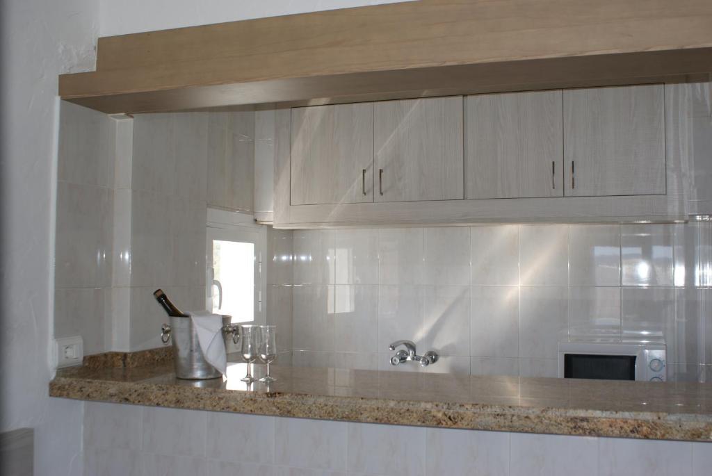Apartamentos El Moro Сан-Антонио-Абад Номер фото